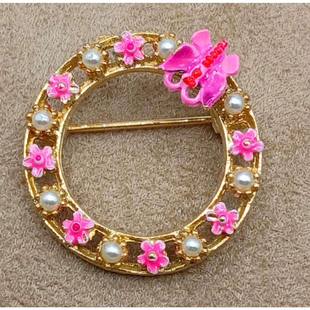 ART Vintage 70s Gold Tone Butterfly Brooch